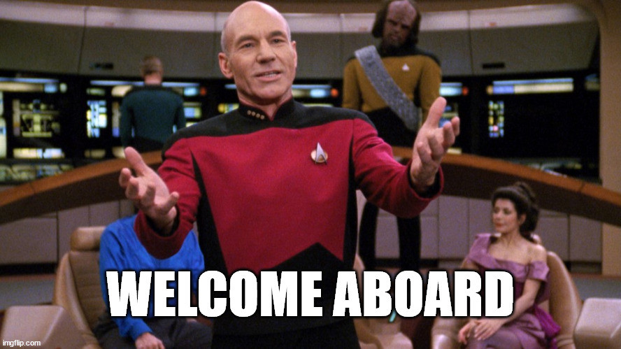 Le capitaine Picard, bras ouverts sur la passerelle de l'Enterprise, avec la légende « Welcome aboard ».